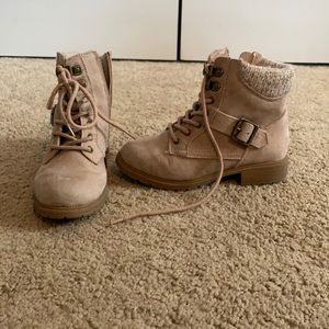 Light pink boots size 13 little girl fits more like a 12